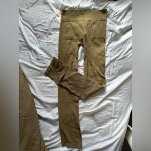 H&M ribbed split ankle loggings in camel